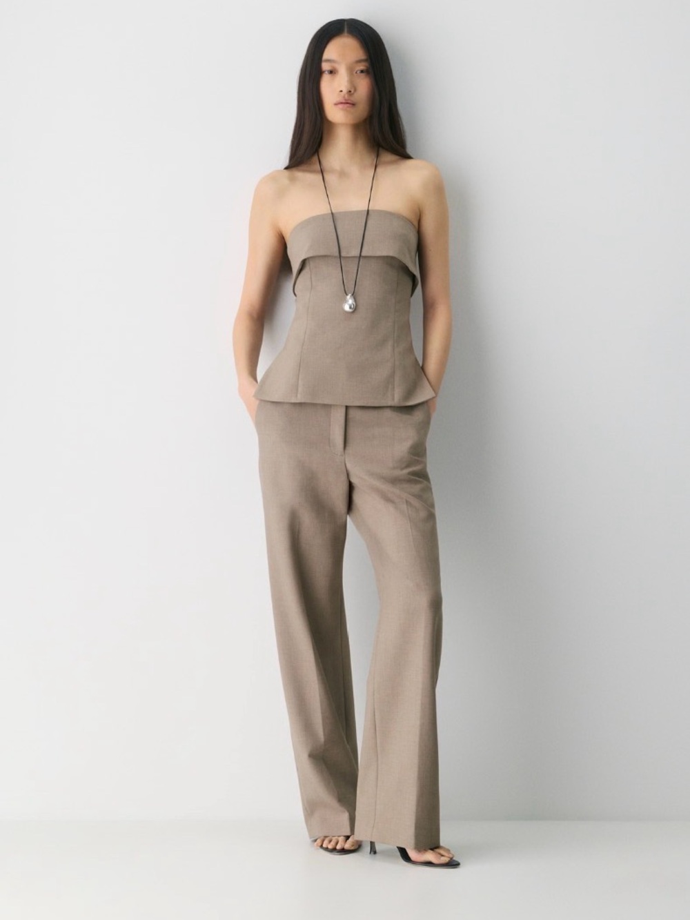 ARITZIA Element tube top. Taupe. In new condition.